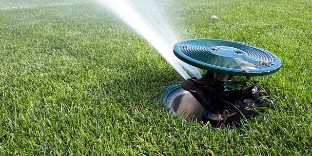 Полив искусственного футбольного поля